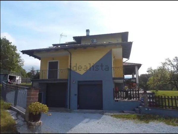 casa indipendente in vendita a Castelluccio Inferiore