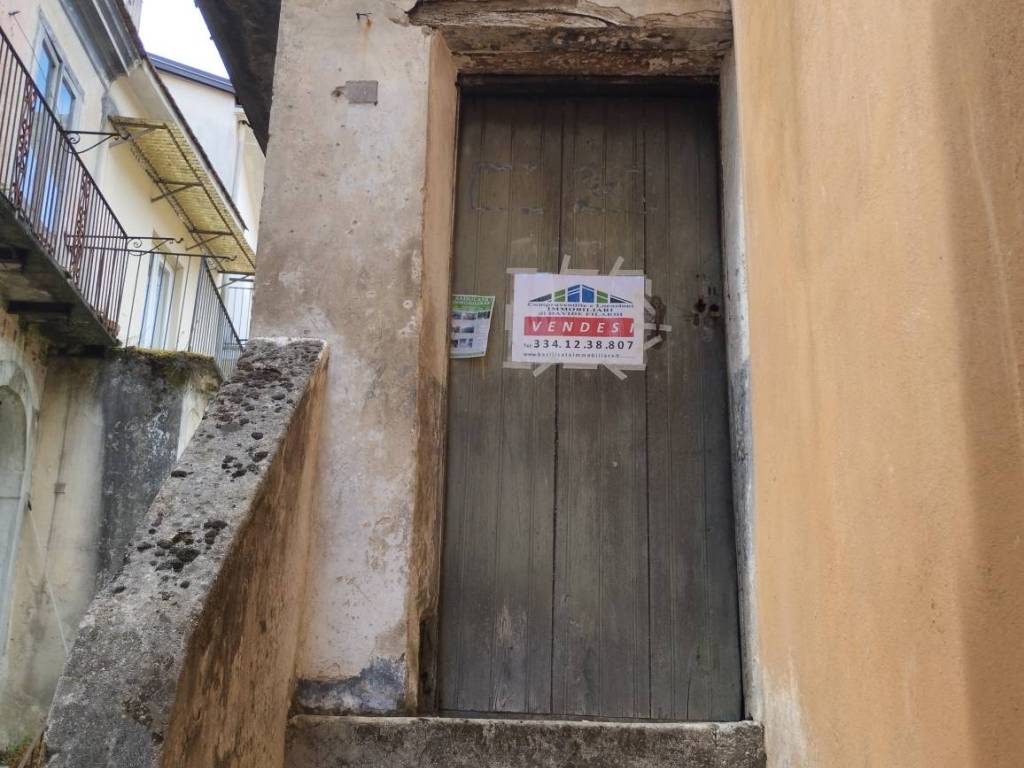casa indipendente in vendita a Castelluccio Inferiore