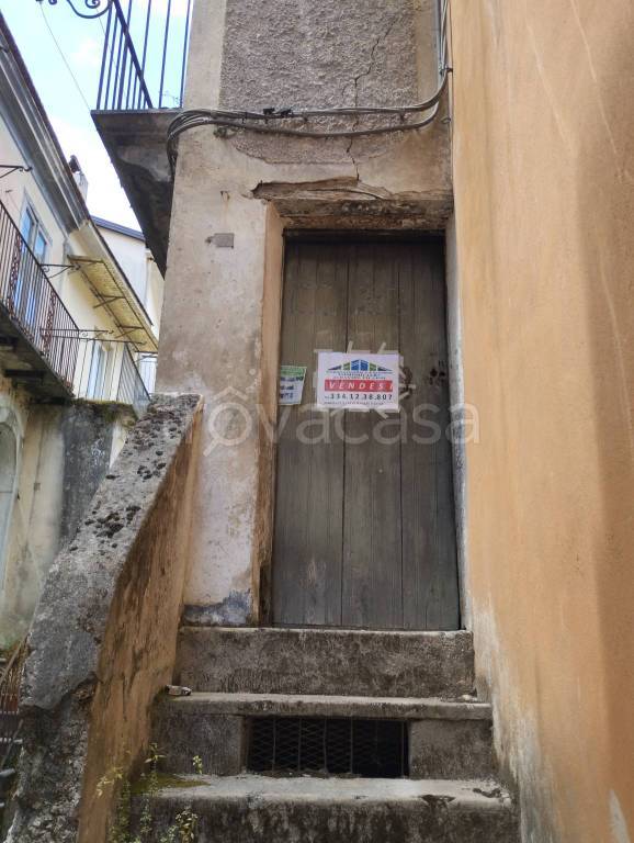 casa indipendente in vendita a Castelluccio Inferiore