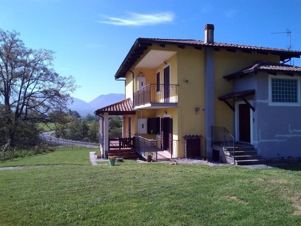 casa indipendente in vendita a Castelluccio Inferiore