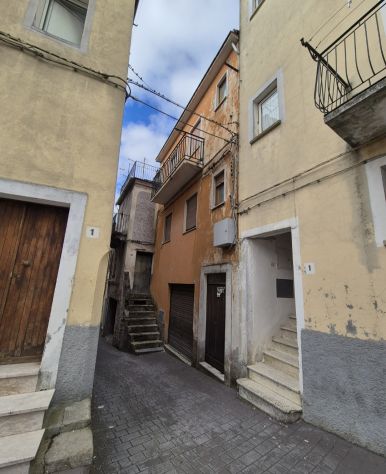 casa indipendente in vendita a Castelluccio Inferiore