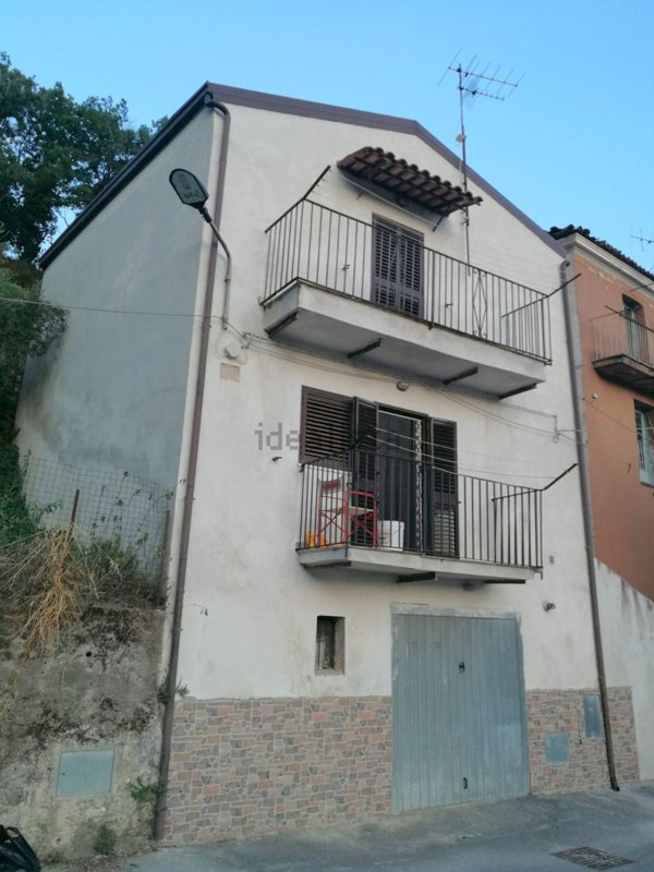 casa indipendente in vendita a Castelluccio Inferiore