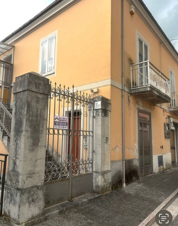 casa semindipendente in vendita a Castelluccio Inferiore