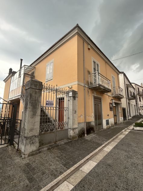 casa indipendente in vendita a Castelluccio Inferiore