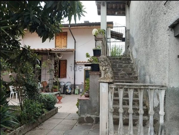 casa indipendente in vendita a Chiaromonte in zona Sant'Uopo
