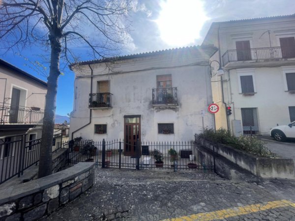 casa indipendente in vendita a Chiaromonte
