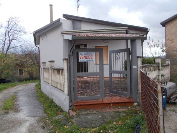 casa indipendente in vendita a Filiano in zona Scalera