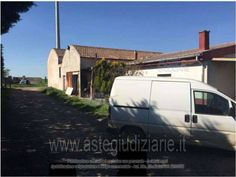 casa indipendente in vendita a Genzano di Lucania