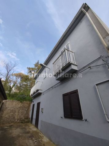 casa indipendente in vendita a Genzano di Lucania