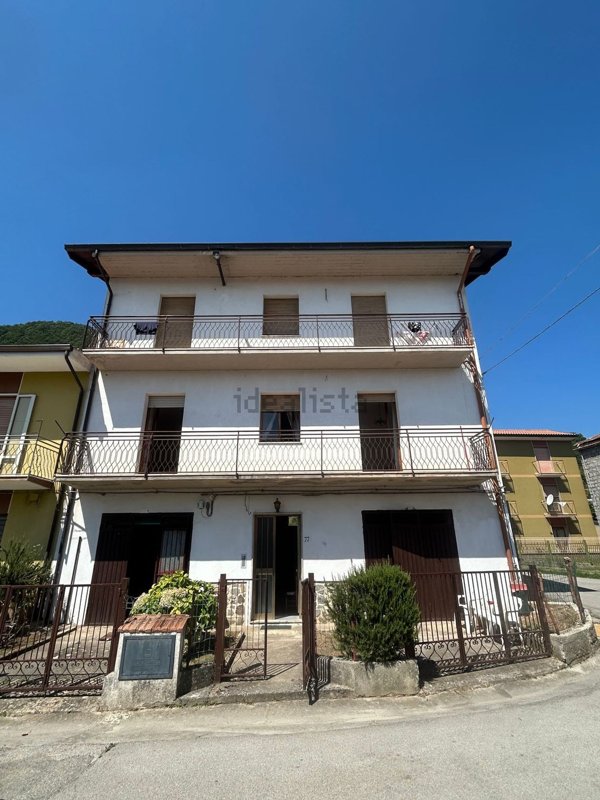 appartamento in vendita a Latronico in zona Agromonte/Magnano