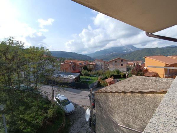 casa indipendente in vendita a Latronico in zona Agromonte/Magnano