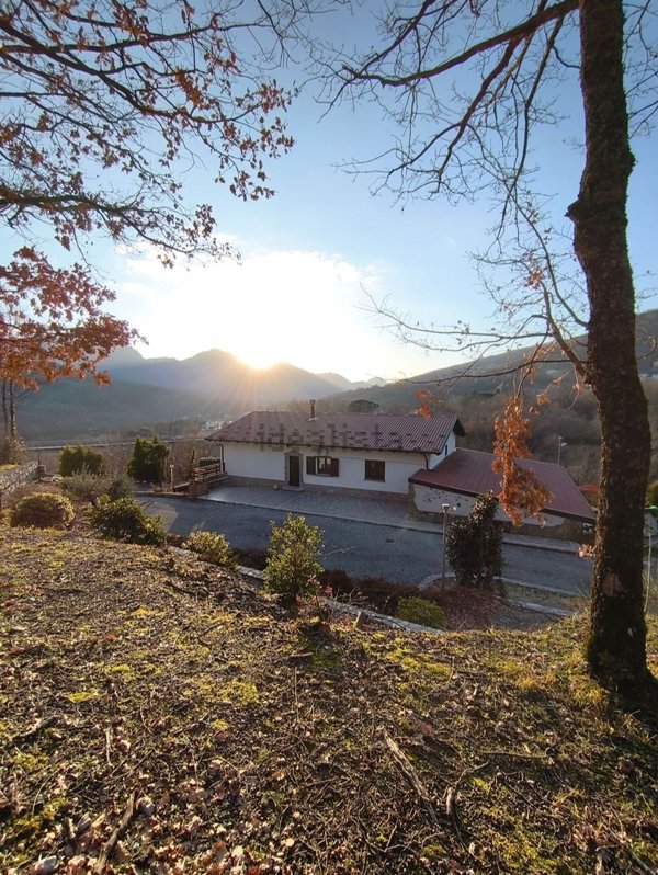 casa indipendente in vendita a Latronico in zona Calda