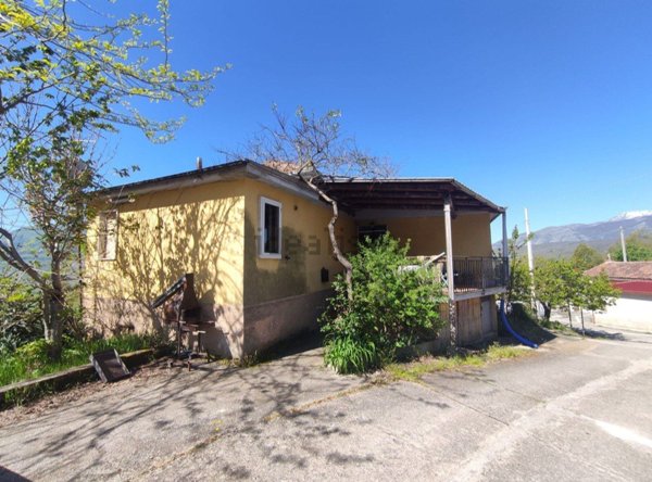 casa indipendente in vendita a Lauria