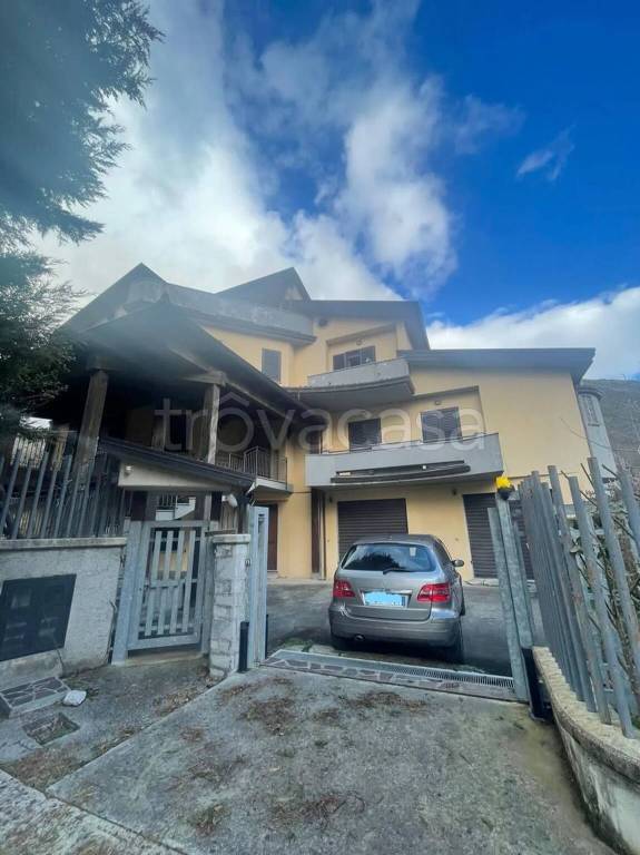 casa indipendente in vendita a Lauria