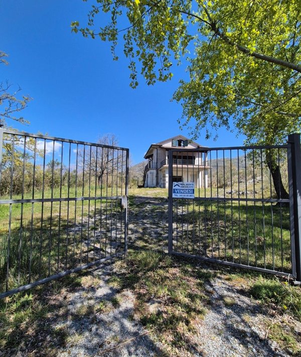 casa indipendente in vendita a Lauria