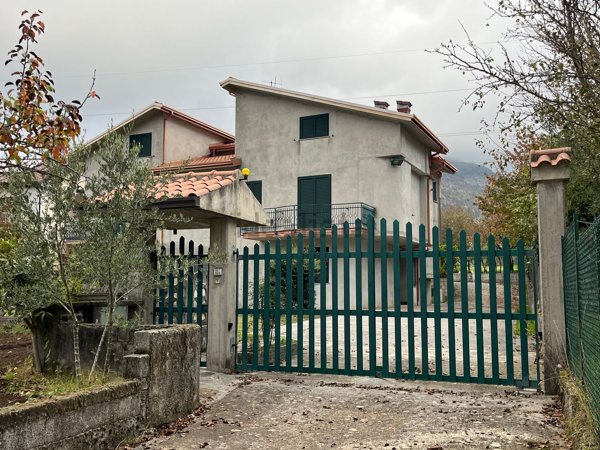 casa indipendente in vendita a Lauria