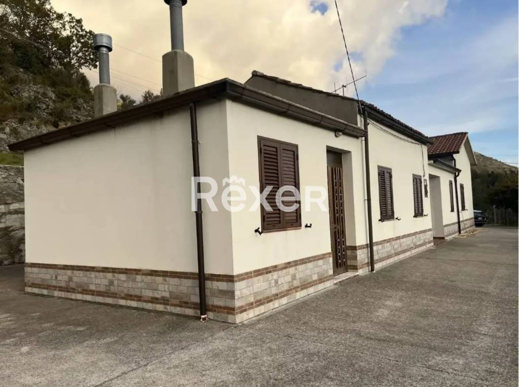 casa indipendente in vendita a Lauria