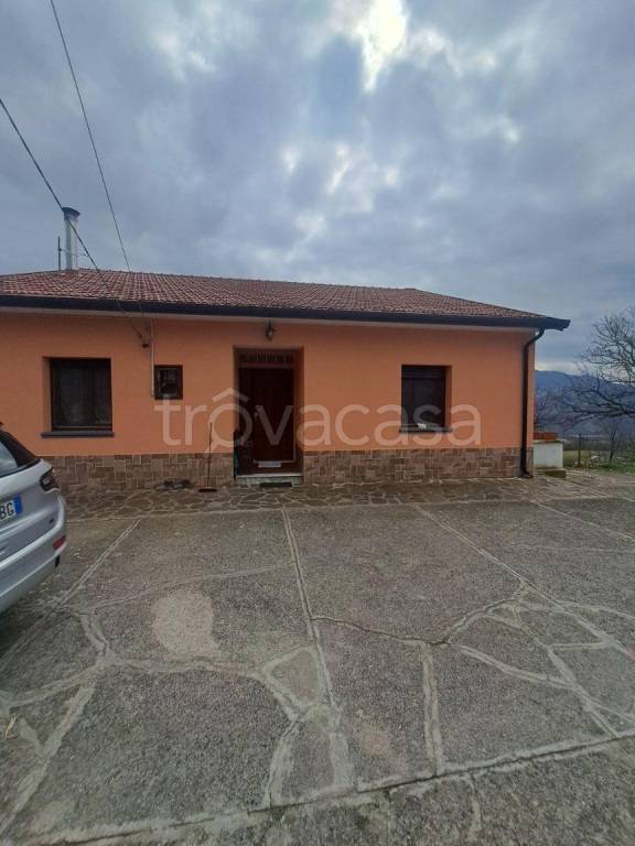 casa indipendente in vendita a Lauria