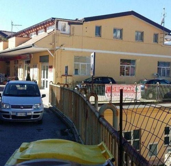 locale commerciale in vendita a Lauria