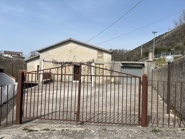 casa indipendente in vendita a Lauria