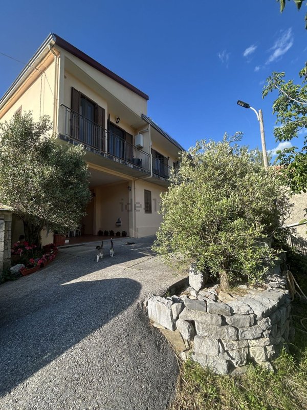 casa indipendente in vendita a Lauria