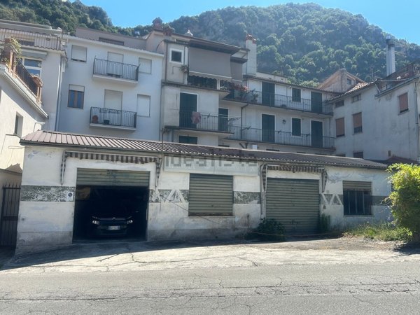 locale commerciale in vendita a Lauria