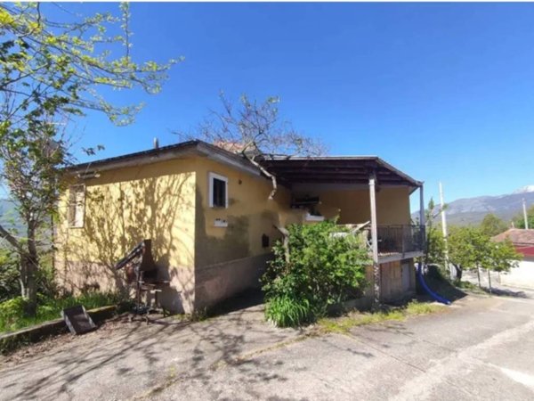 casa indipendente in vendita a Lauria