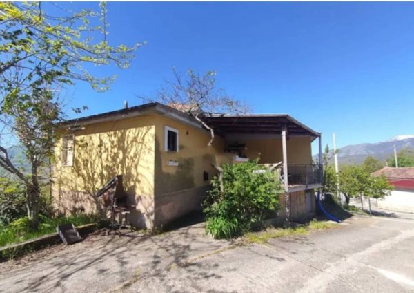 casa indipendente in vendita a Lauria