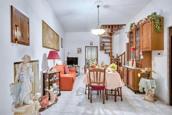 casa indipendente in vendita a Lavello