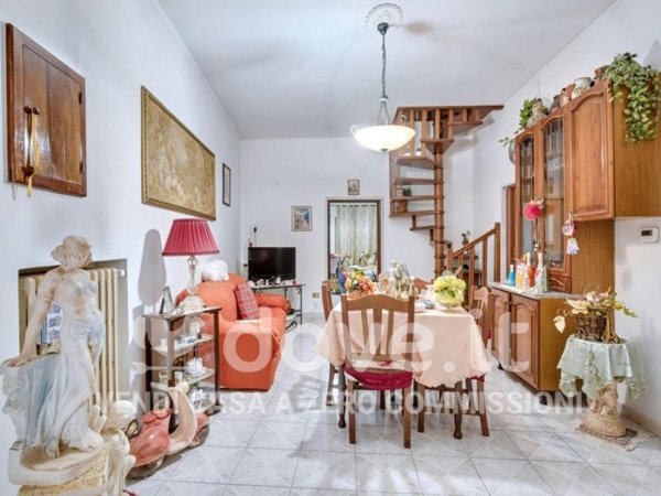 casa indipendente in vendita a Lavello