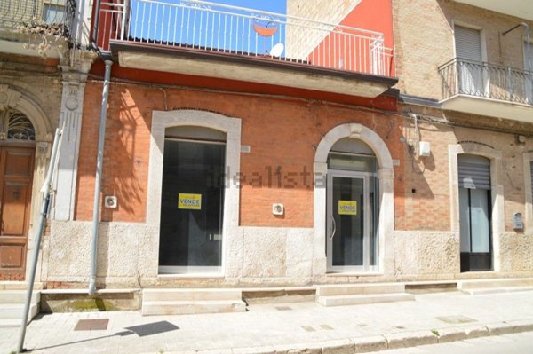 locale commerciale in vendita a Lavello