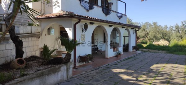 casa indipendente in vendita a Lavello