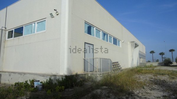 locale di sgombero in vendita a Lavello