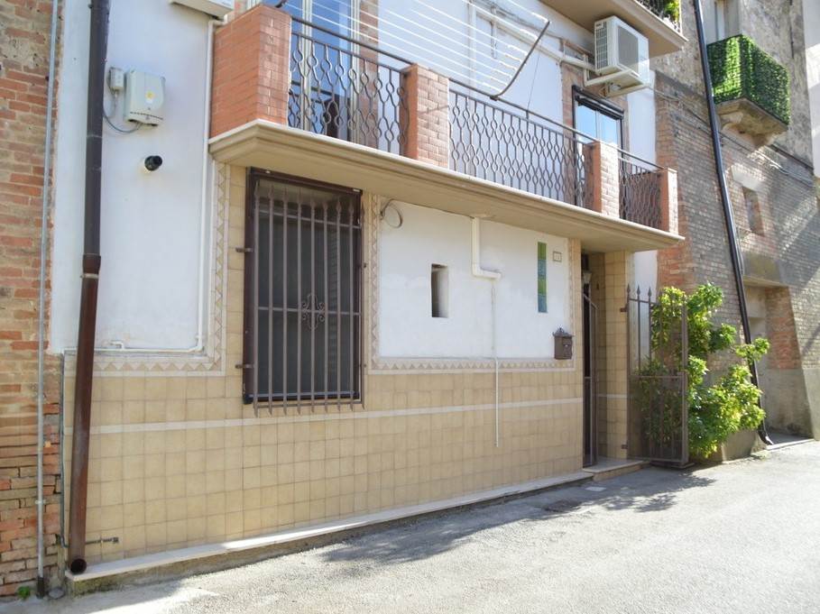 casa indipendente in vendita a Lavello