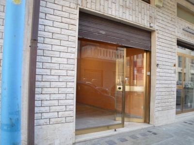 locale commerciale in vendita a Lavello