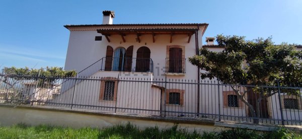 casa indipendente in vendita a Lavello