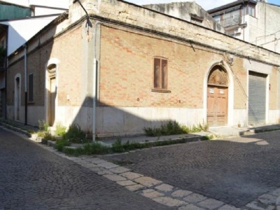 casa indipendente in vendita a Lavello