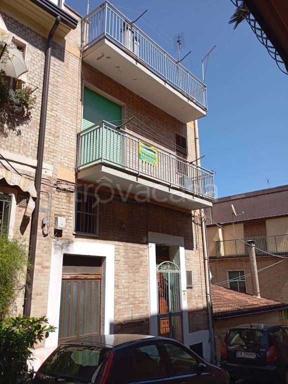 casa indipendente in vendita a Lavello