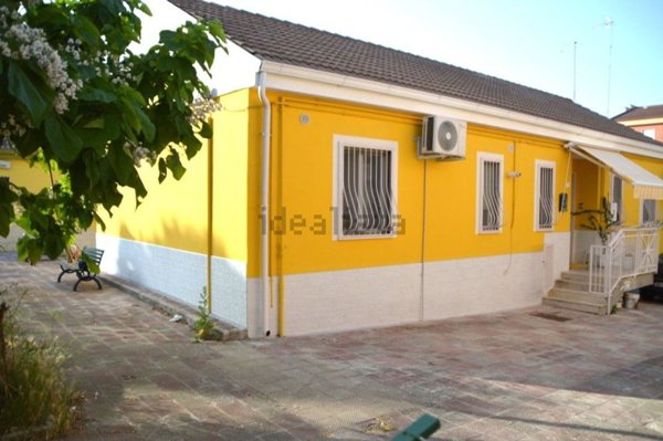 casa indipendente in vendita a Lavello