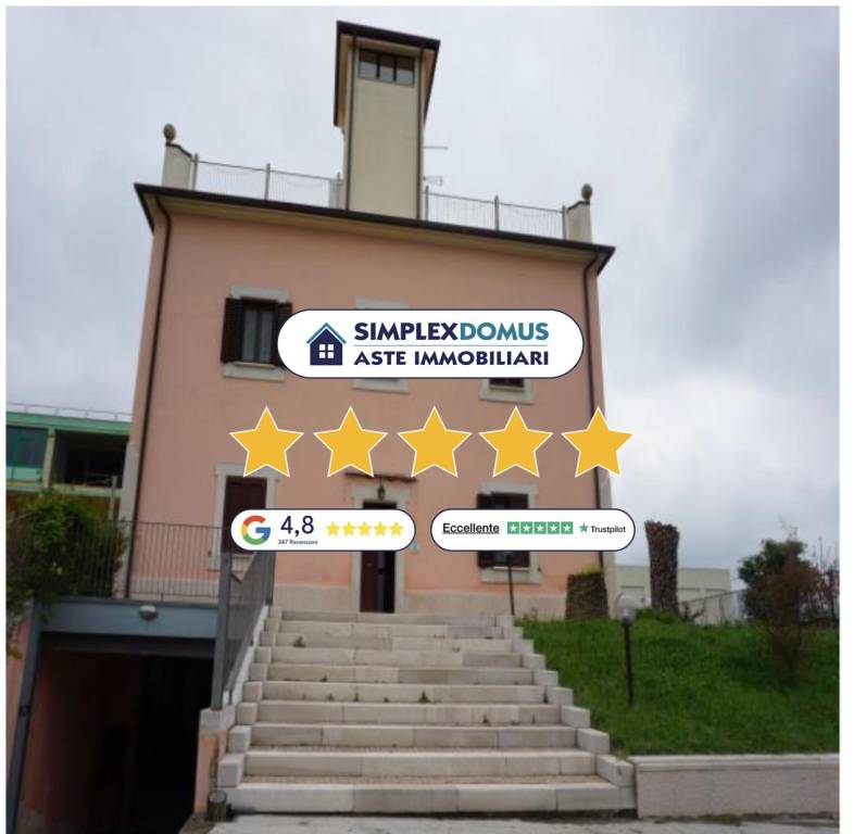 casa indipendente in vendita a Lavello