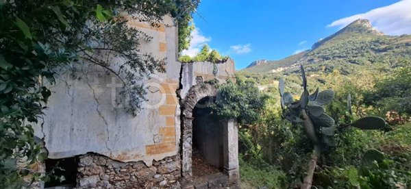 casa indipendente in vendita a Maratea in zona Porto