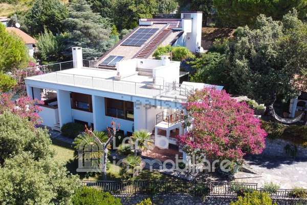 casa indipendente in vendita a Maratea in zona Marina