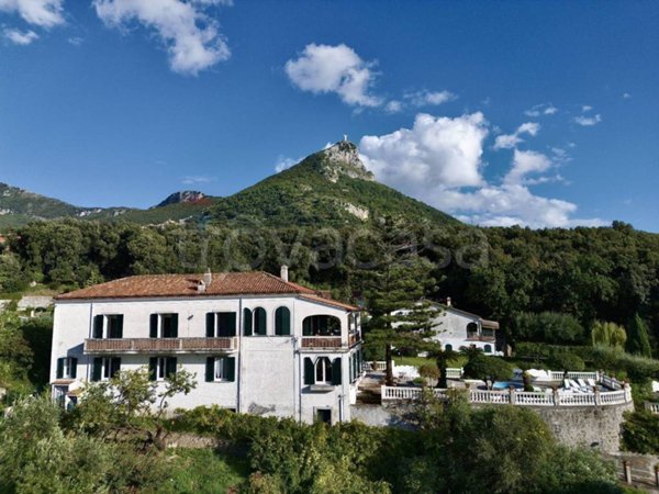 casa indipendente in vendita a Maratea in zona Fiumicello-Santavenere