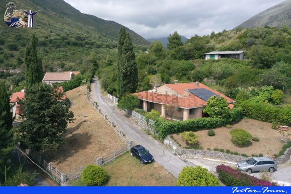 esavano in vendita a Maratea in zona Castrocucco