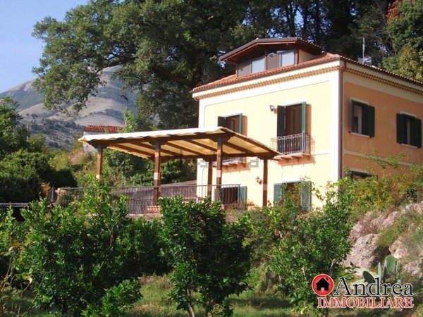 casa indipendente in vendita a Maratea in zona Marina