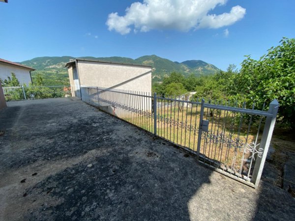 casa indipendente in vendita a Marsico Nuovo in zona Pergola