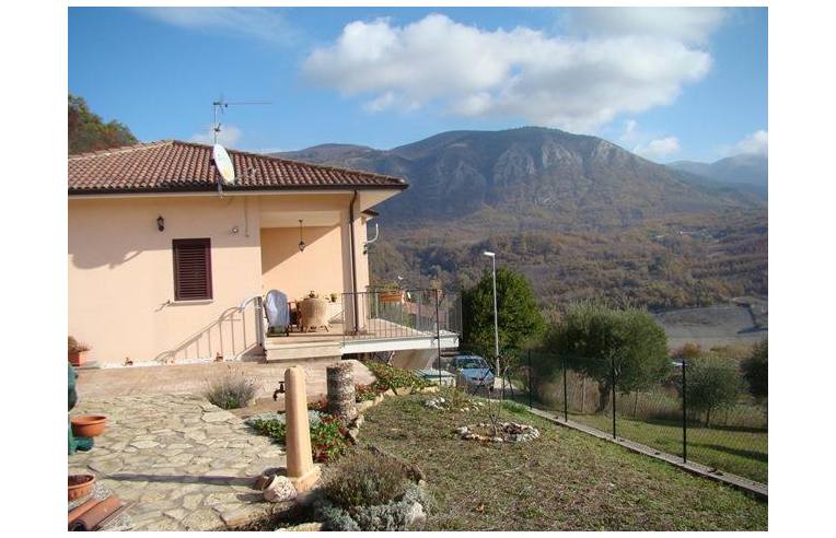 casa indipendente in vendita a Marsico Nuovo