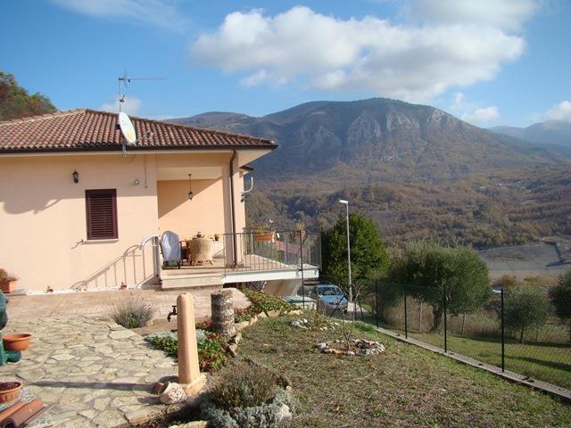 casa indipendente in vendita a Marsico Nuovo