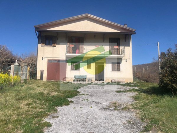 casa indipendente in vendita a Marsico Nuovo