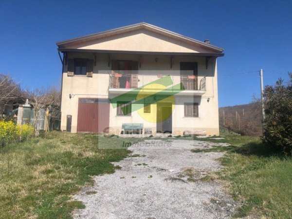 casa indipendente in vendita a Marsico Nuovo